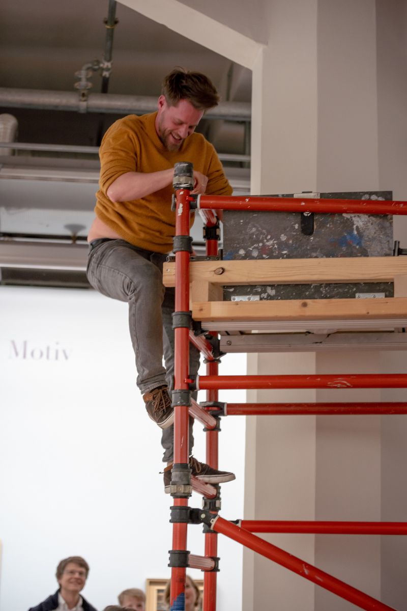 Paris, Paris! Ériger sa maison sur le dos d'éléphants en mouvement