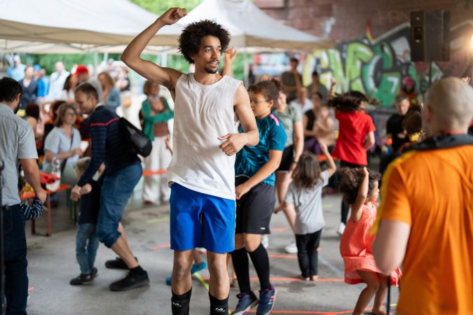 RÜCKBLICK IN BILDERN: Fête de la Musique et du Sport mit KIVUKO COMPAGNIE: « BOUNCE BACK »