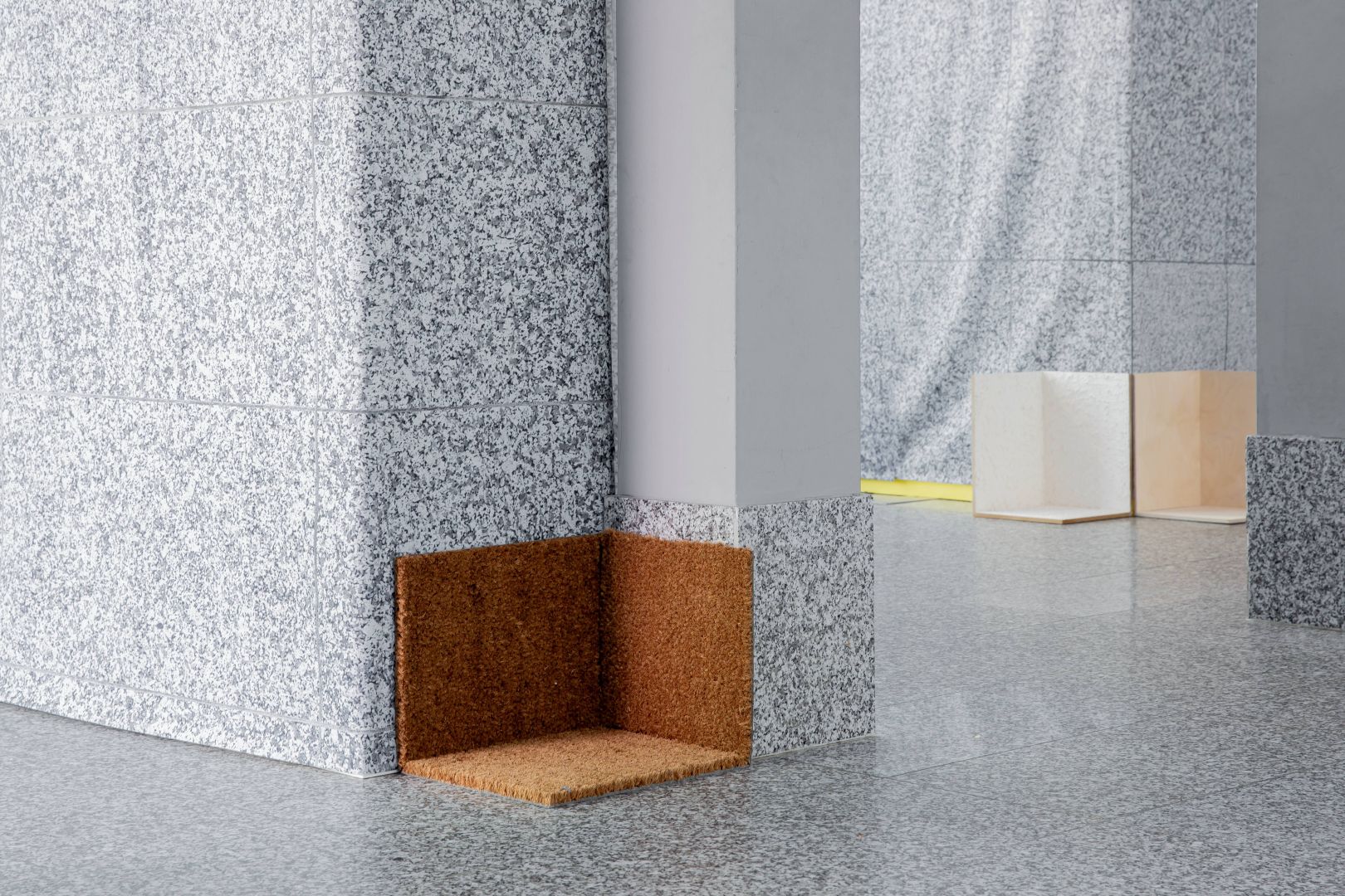 Lizzy Ellbrück: A corner, a marginal figure, a spatial ligature, a dust catcher, an edgy witness, for niche wanderers