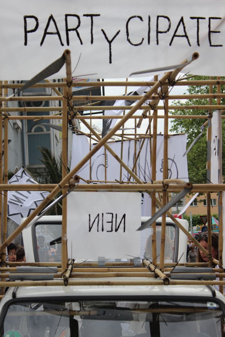  La Parade du OUI et du NON