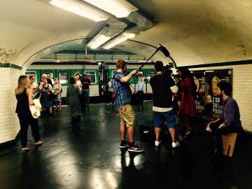 SOUS LES PAVÉS DE PARIS