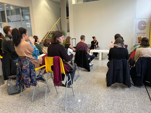 BRÛLER: engagierte Literaturperformance mit der Autorin Lisette Lombé