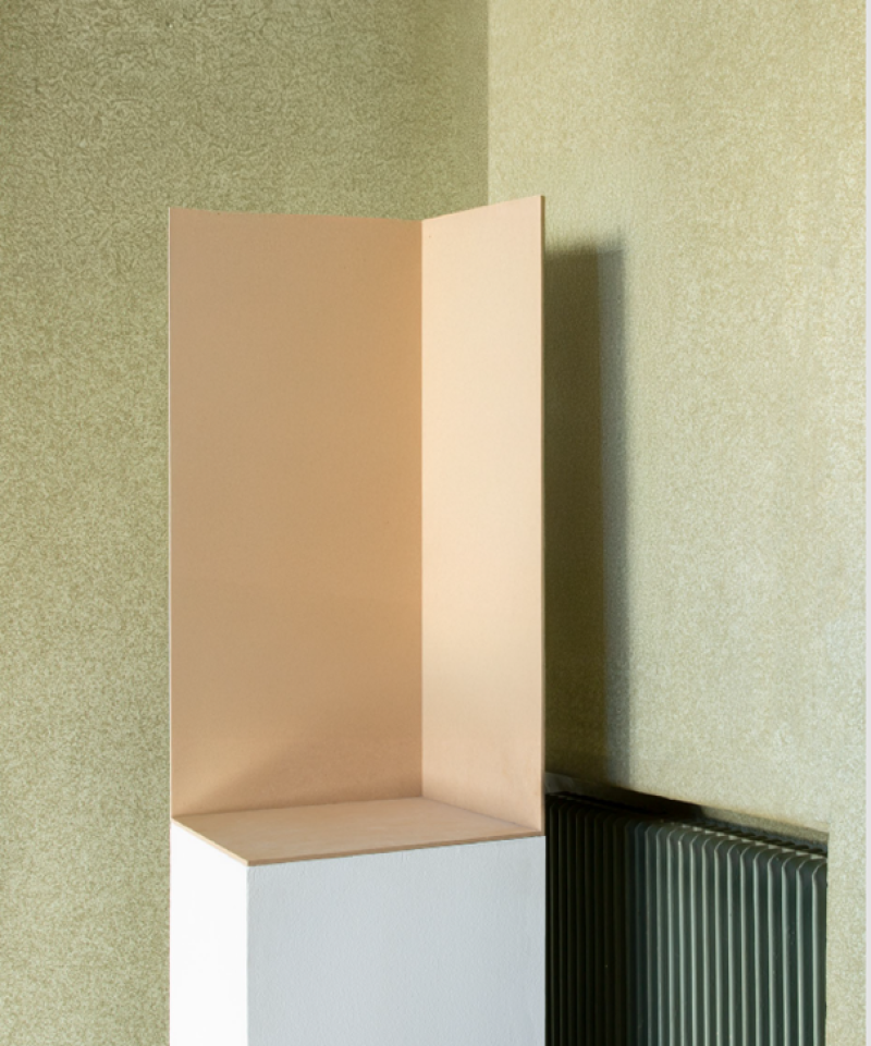 Lizzy Ellbrück : A corner, a marginal figure, a spatial ligature, a dust catcher, an edgy witness, for niche wanderers