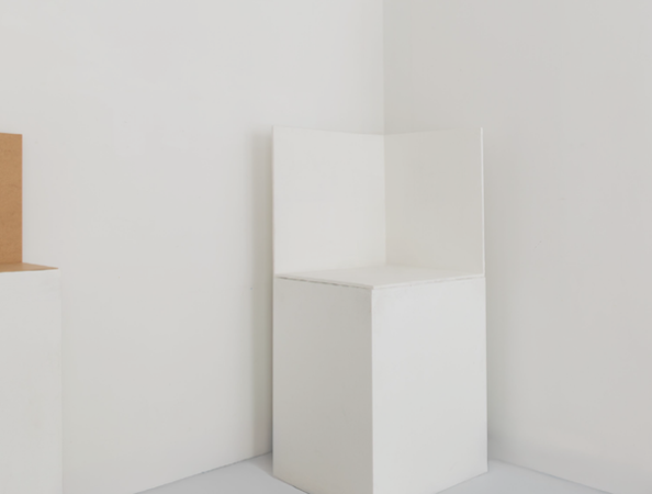 Lizzy Ellbrück : A corner, a marginal figure, a spatial ligature, a dust catcher, an edgy witness, for niche wanderers